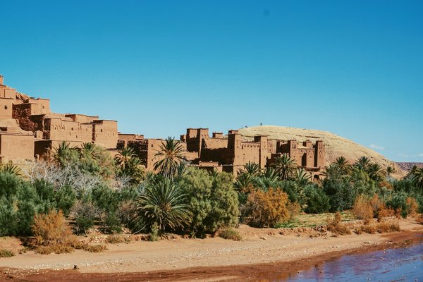 Quels sont les meilleurs sentiers pour une randonnée dans les montagnes de l'Atlas, Maroc?
